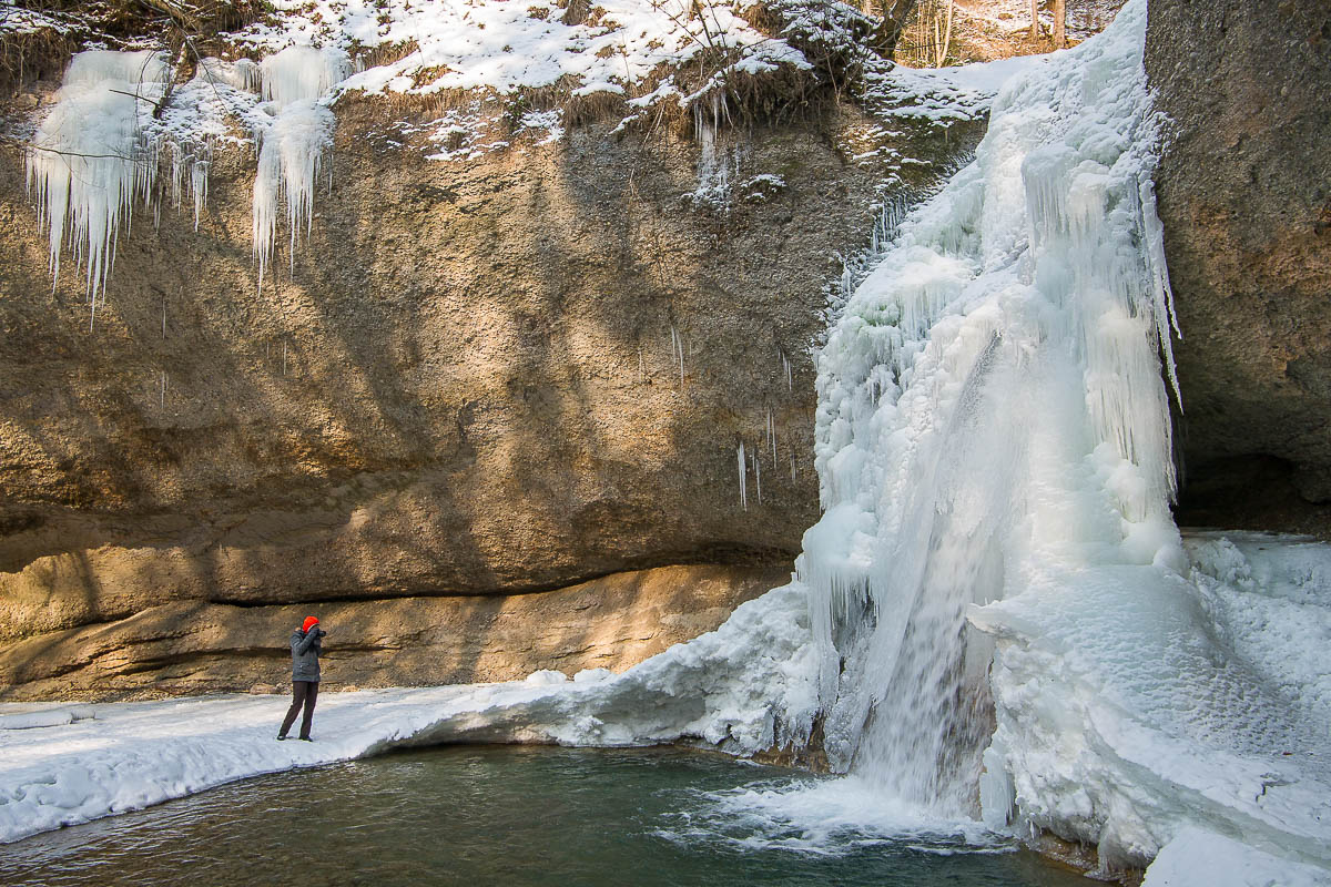Wasser im Wald (Farbe)