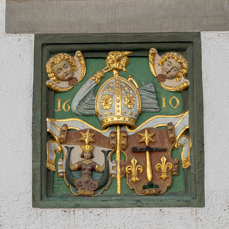 Abtswappen und Melusine (doppelschwänzige Sirene)