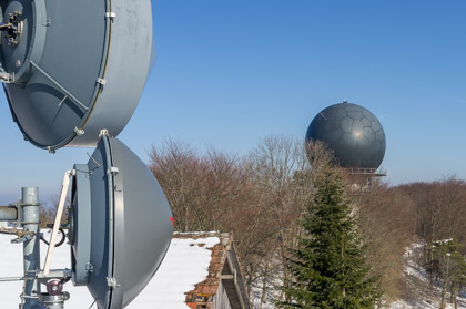 Erste Wanderung auf die Lägern im 2012 mit noch ziemlich viel Schnee im Wald.